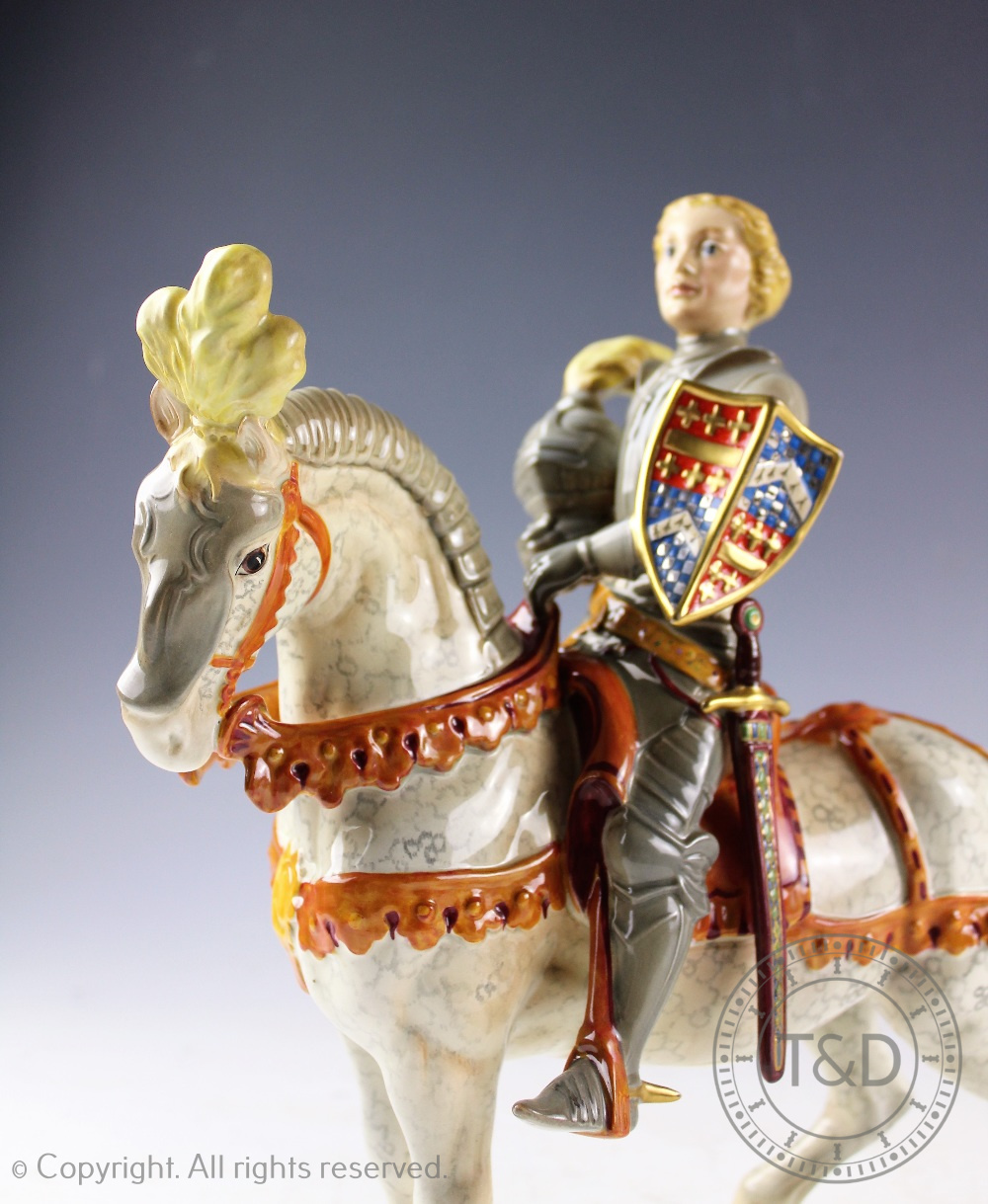 A Beswick Knight in Armour (The Earl of Warwick), model number 1145, designed by Arthur Gredington, - Bild 2 aus 6