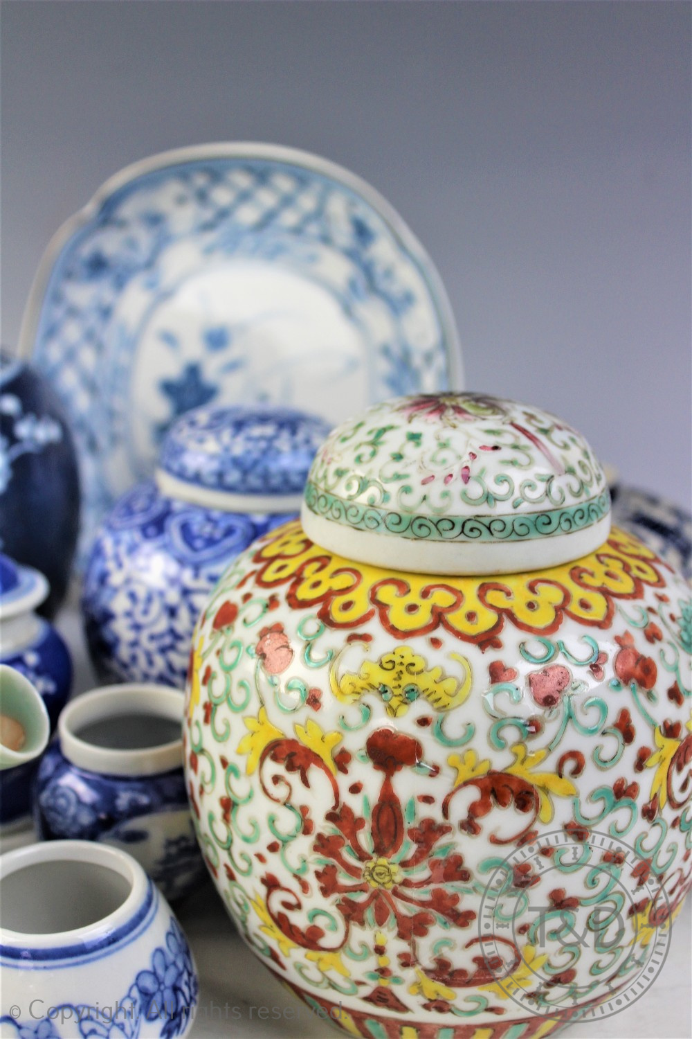 A selection of Chinese wares to include a celadon ground teapot and cover, - Bild 2 aus 3