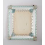 SPECCHIERINA rettangolare in vetro di Murano bianco e celeste. XX secolo Misure: cm 39 x 34