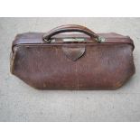 A Gladstone bag (no key).