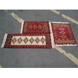 Three Pakistan style small runners, different sizes: 72 x 46.5cm, 71 x 41cm, 104 x 39.5cm (3).