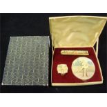 A Stratton compact set, in original case and box c