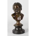 Antique bronze bust of a baby. On black marble base, ca. 1900. In good condition. Antike Bronzebüste