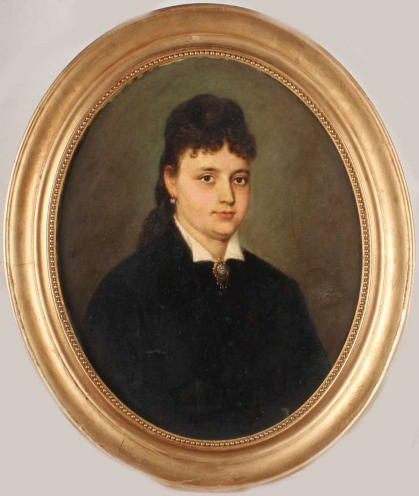 JH Lamy 19th century. Portrait of a lady in oval frame. Oil on linen. Dim. 64x52 cm. Cond .: G. JH
