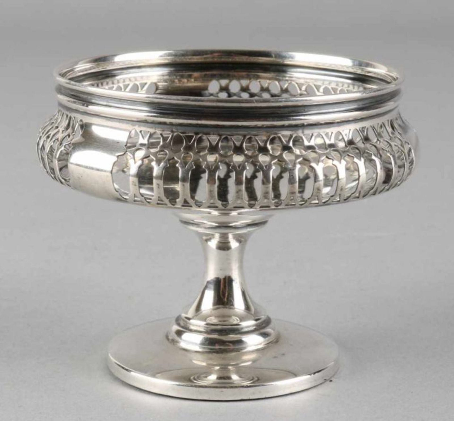 Silver tassa, 925/000, with fringed edges and smooth foot. MT .: J & R Griffin, Chester jl .: O: