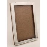 Silver picture frame, 925/000, with flat frame, width 9 mm. With wooden back. MT: Charles Edwin