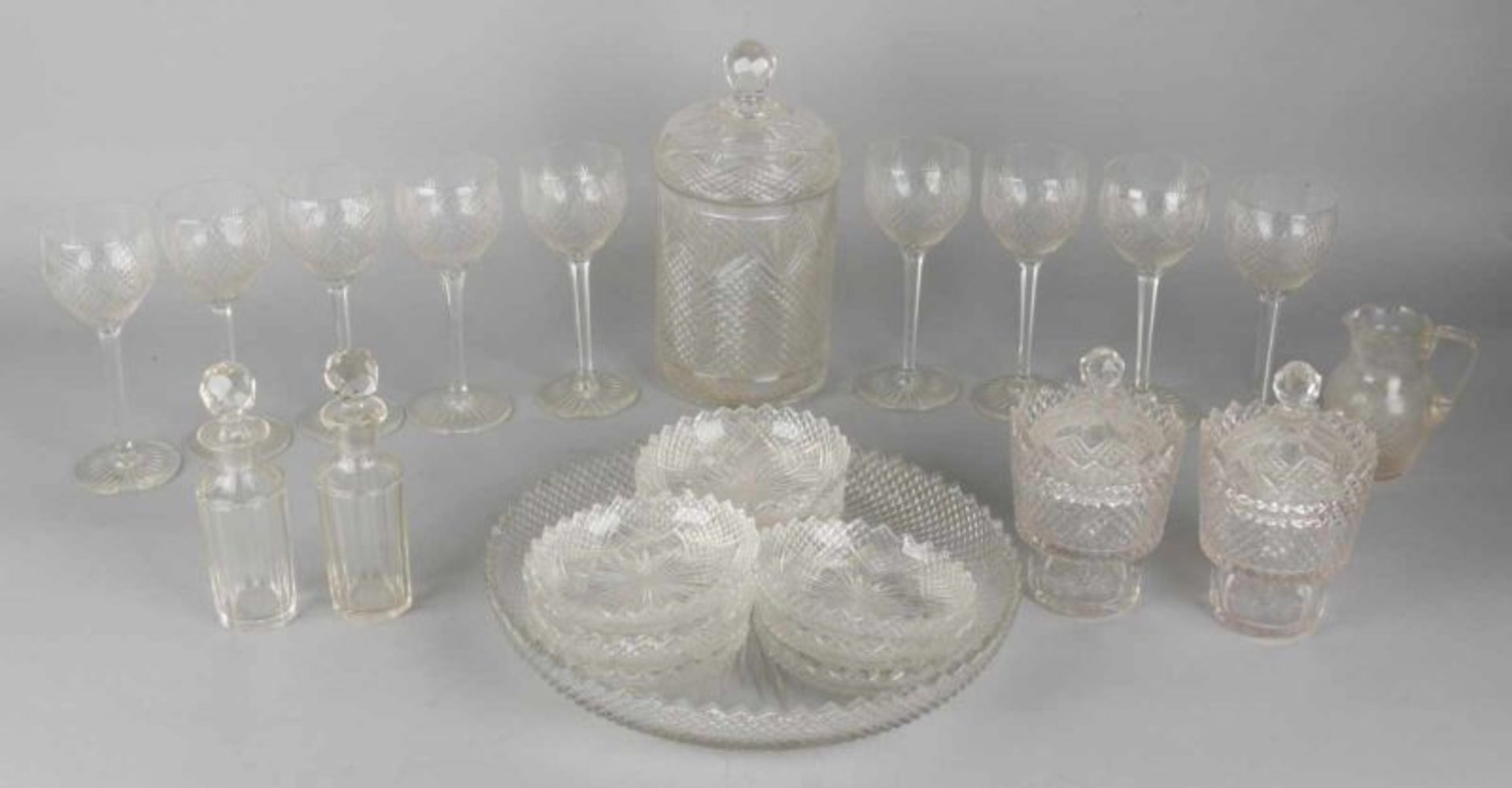 Great fate antique diamond fan crystal. Among other things: Wastewater, marmalade pots, glasses,