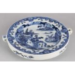 Chinese porcelain hot plate, with landscape decor. 'Queng Lung'. 18th century. Size: 4 x 25 cm ø.