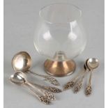 Glass filled with 6 silver teaspoons and a cream spoon with open-bodied Biedermeier motif. Length