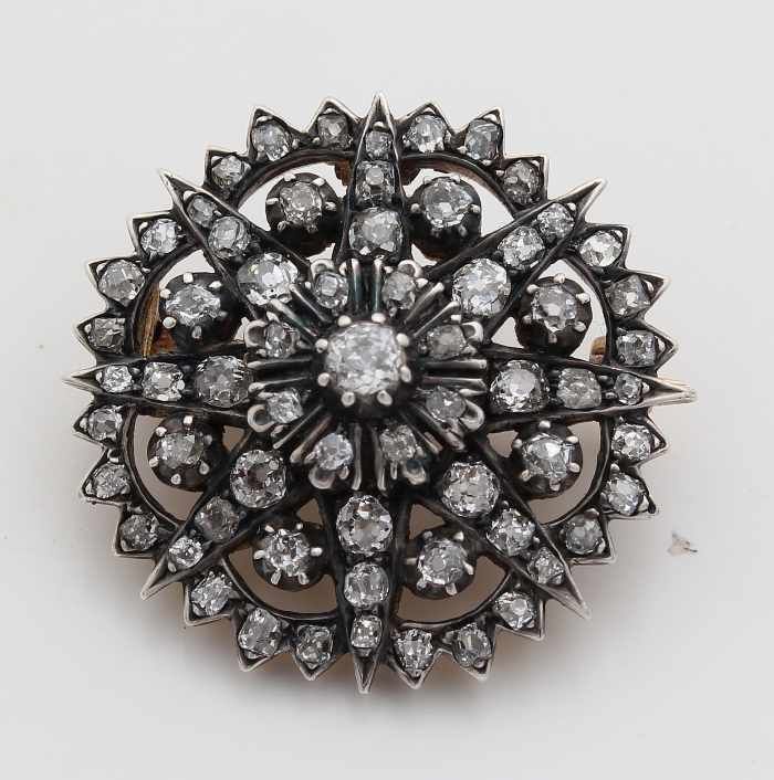 Special beautiful pendant, 585/000, with Bolshevik diamonds. Beautiful pendant in star shape, fully