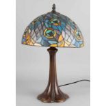 Tiffany-style lamp with metal foot and floral decor. Second half 20th century. Dimension: 48 cm. In