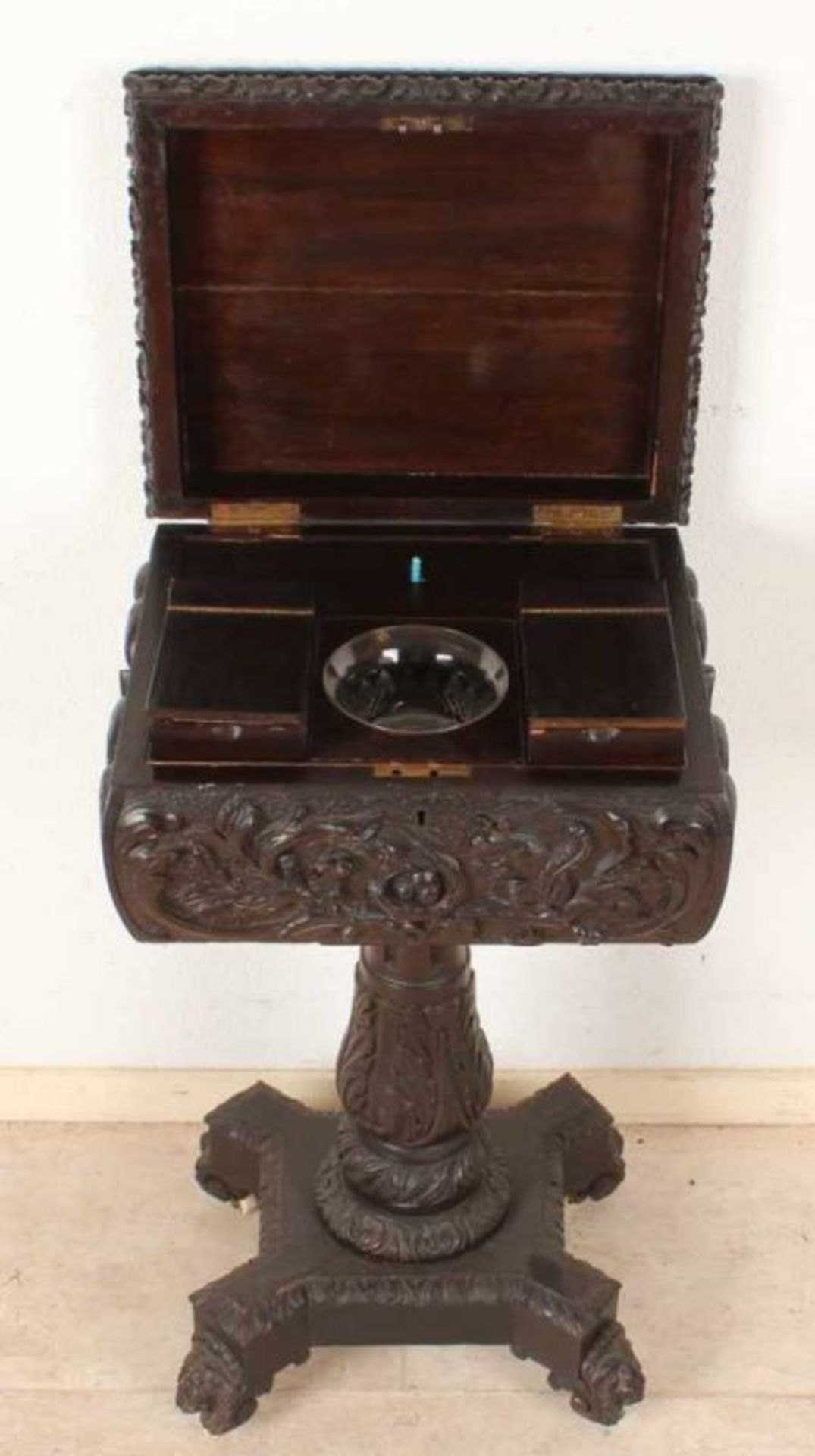 Very rare 19th century English woodpecked tea melange table with tea cubes and melangeerkom.