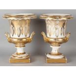 Two large French porcelain vases with gold decor (wear). 19th century. Dimensions: 32x23 cm. O.In