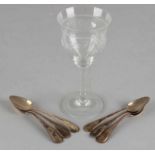 Crystal glass filled with 6 silver teaspoons, decorated with pearl rim. Length 11 cm.