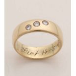 Yellow gold wedding ring, 585/000, with 3 brilliant cut diamonds, circled 3x0.03crt, diagonally.