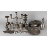 Lot of different tin and copper work, 20th century. Candelabra, cups, jug etc. Size: 10-30 cm.Cond.