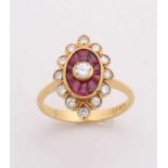 Ornate gold ring, 750/000, with ruby ​​and diamond. Ring with a brilliant in the middle, about 0.10