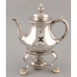 Silver cannon on comfoor, 833/000, bowl with bowl with a hinged lid with pearl rim, placed on a