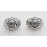 Special white gold earring, 750/000, with brilliant and Tahitie pearl. Ear buds in the form of an