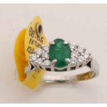 White gold ring, 585/000, with diamonds and emerald. Ring with an oval faceted natural emerald,