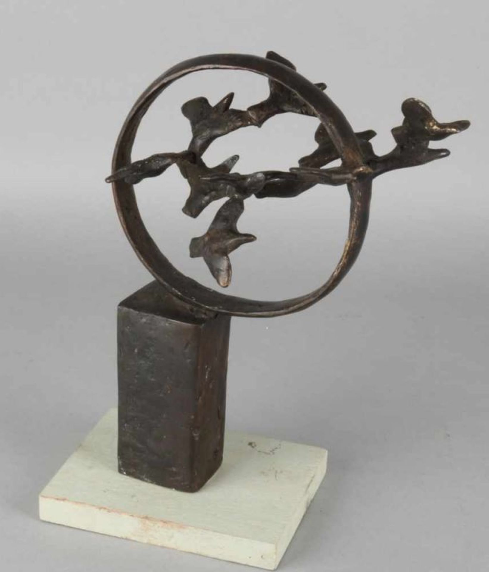 Modern bronze sculpture 'Bird's eye view'. Second half 20th century. Dimension: 30 cm. In good