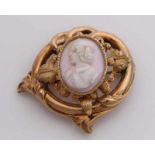 Gold brooch, 585/000, with camee. Biedermeier brooch with worked flowers and curls, in the middle