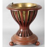 Mahogany tea stew with tire intarsia and brass bowl. 19th century. Size: 42x36 cm.In good