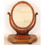 English oval toilet mirror of mahogany wood, 19th century. Dimensions: 70 x 52 x 20 cm. In good