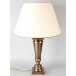 Bronze table lamp. Second half 20th century. Dimensions: 75x45 cm. O.Cond .: G.