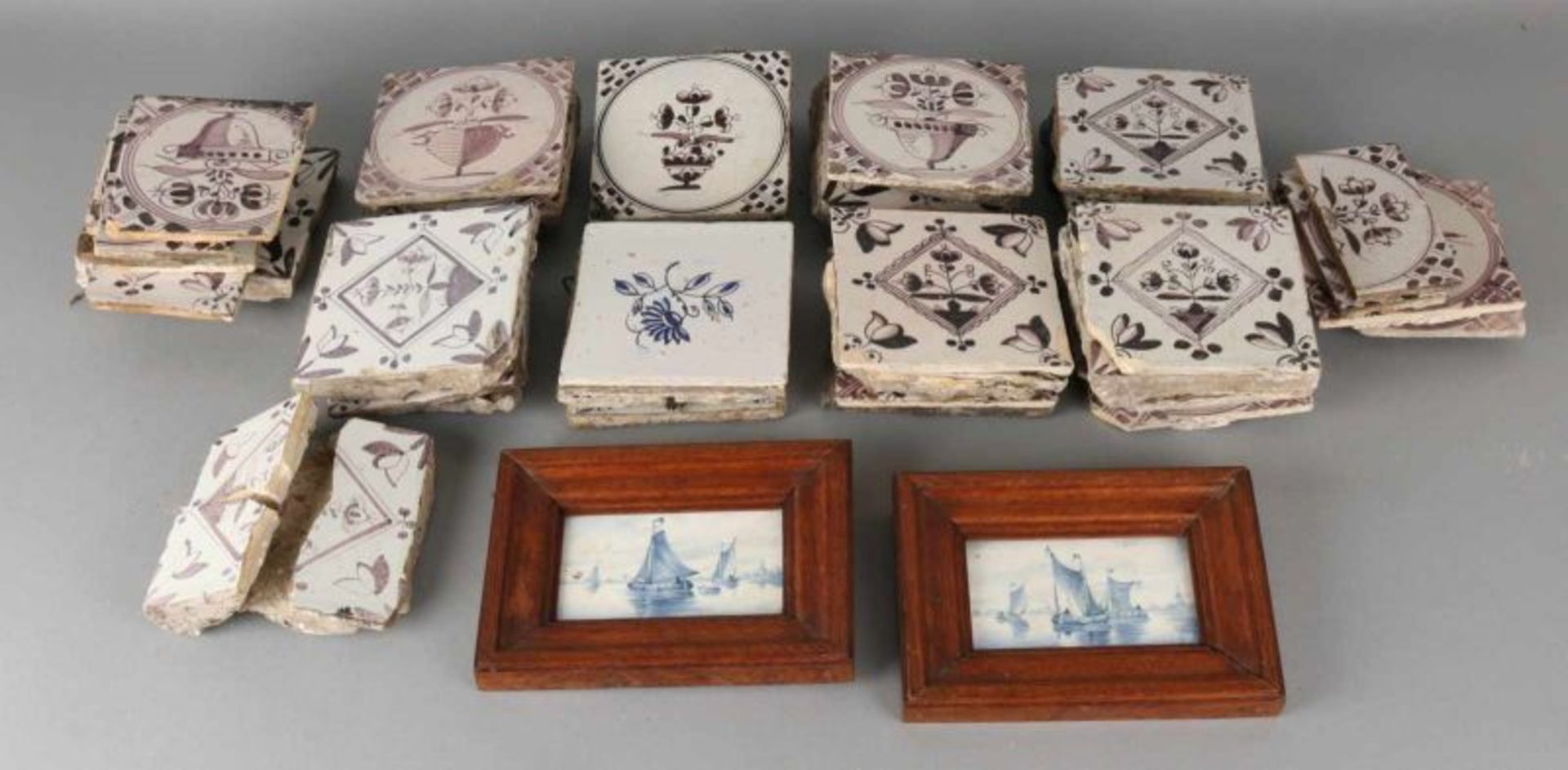 Lot with various 19th century wall tiles, mainly manganese-colored, vase decor. Most damaged.