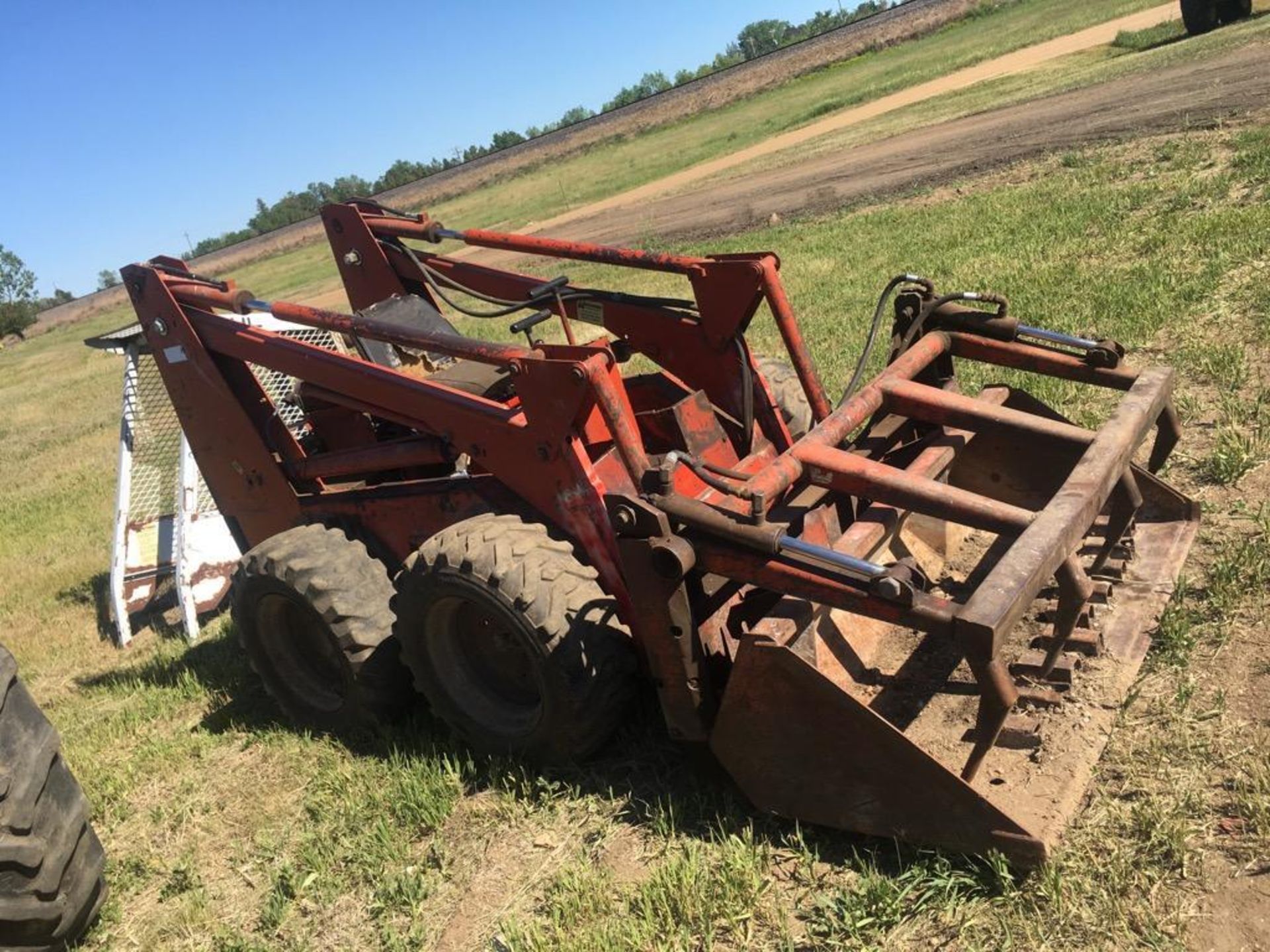 Lot 1052 Gehl 4500 w/bucket - Image 2 of 6