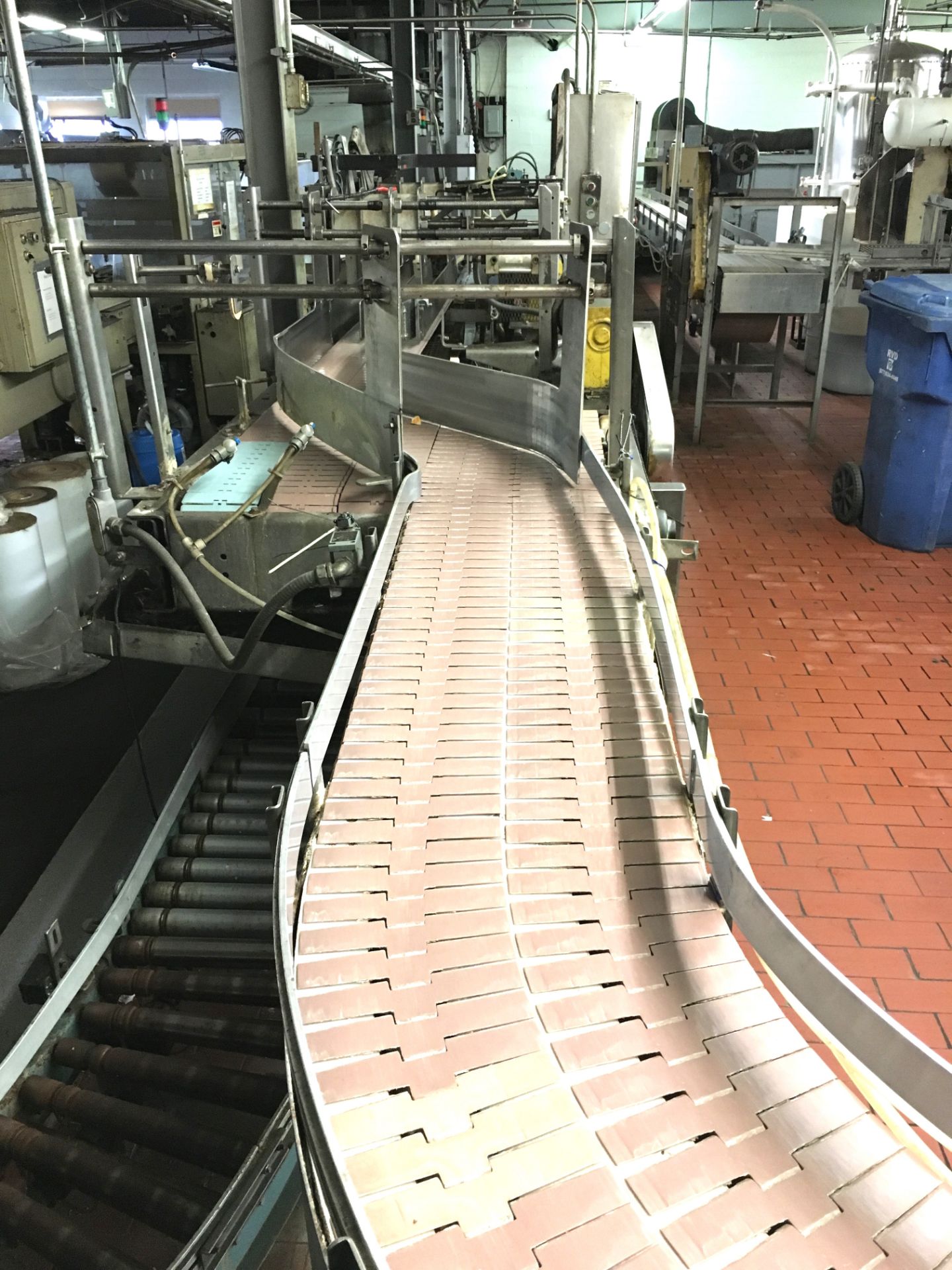 Bottle Conveyor 7.5 Inch Chain, Approximately 18ft with a 45 degree Curve with Drive - Feeds into 15 - Image 7 of 10