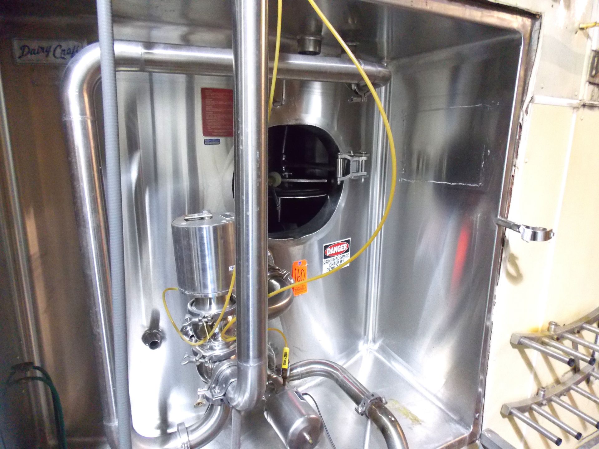 Dairy Craft 6,000 Gallon Stainless Steel Vertical Silo with Agitator Serial: 77J3387 Stainless Steel