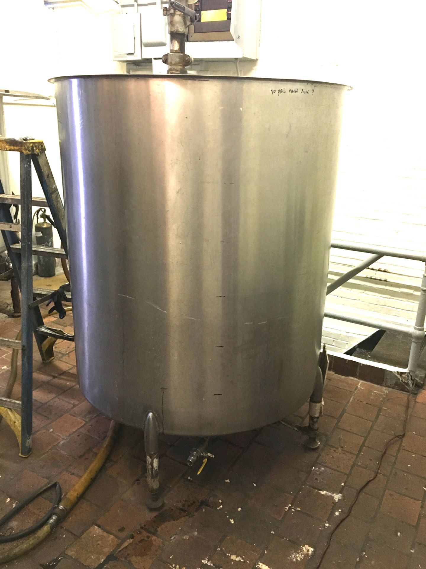 420 Gallon Stainless Steel Mixing Tank Stainless Steel Lid, Side Agitator - Stainless Steel Washdown