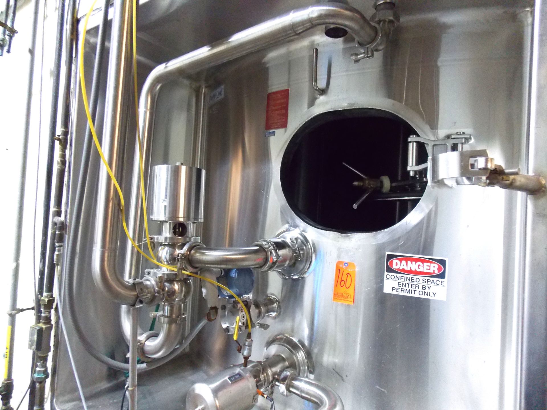 Dairy Craft 6,000 Gallon Stainless Steel Vertical Silo with Agitator Serial: 77J3387 Stainless Steel - Image 4 of 9