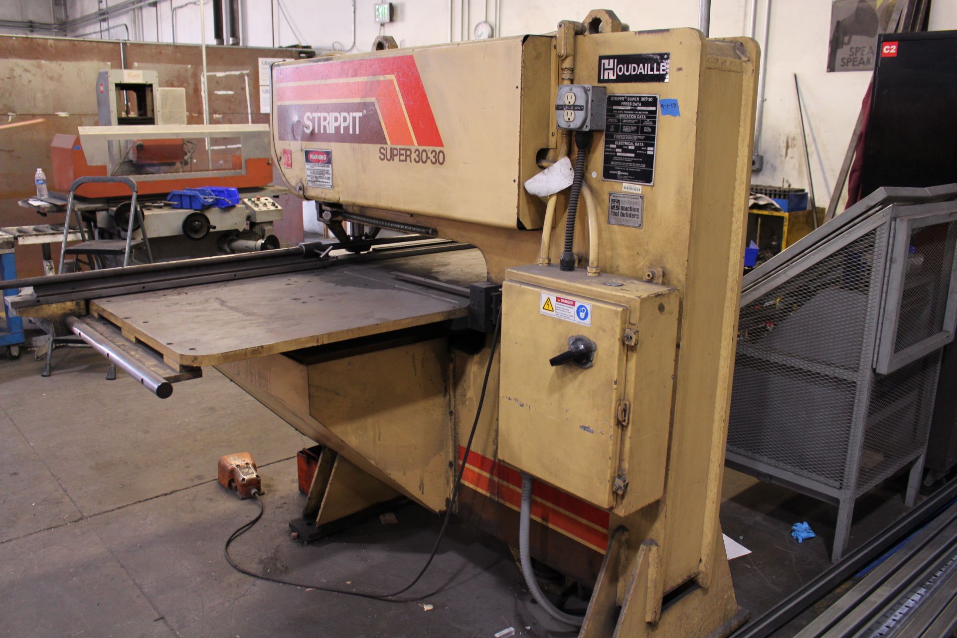 STRIPPIT SUPER 30/30 SINGLE END PUNCH, S/N 201341284, CABINET OF PUNCHES & TOOLING - Image 7 of 10