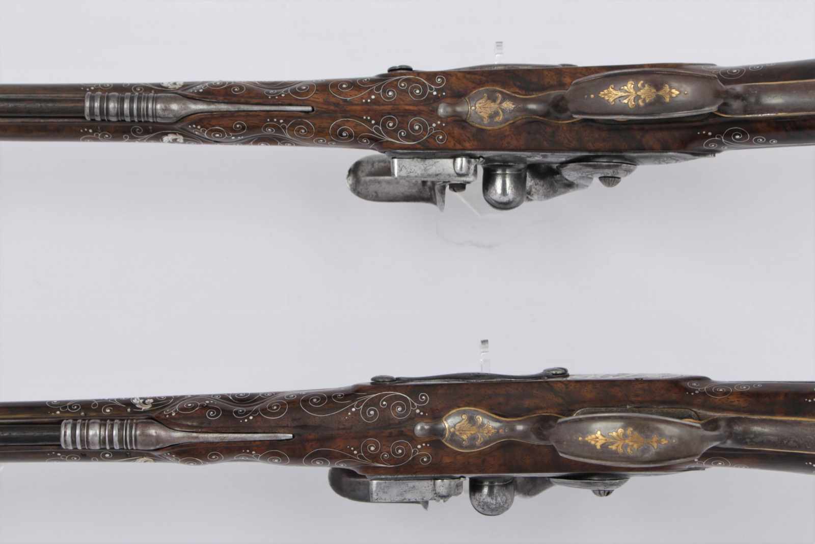 A pair of flintlock pistols La Marre A VIENNE Datace: circa 1680 An important and rare pair of - Image 3 of 17