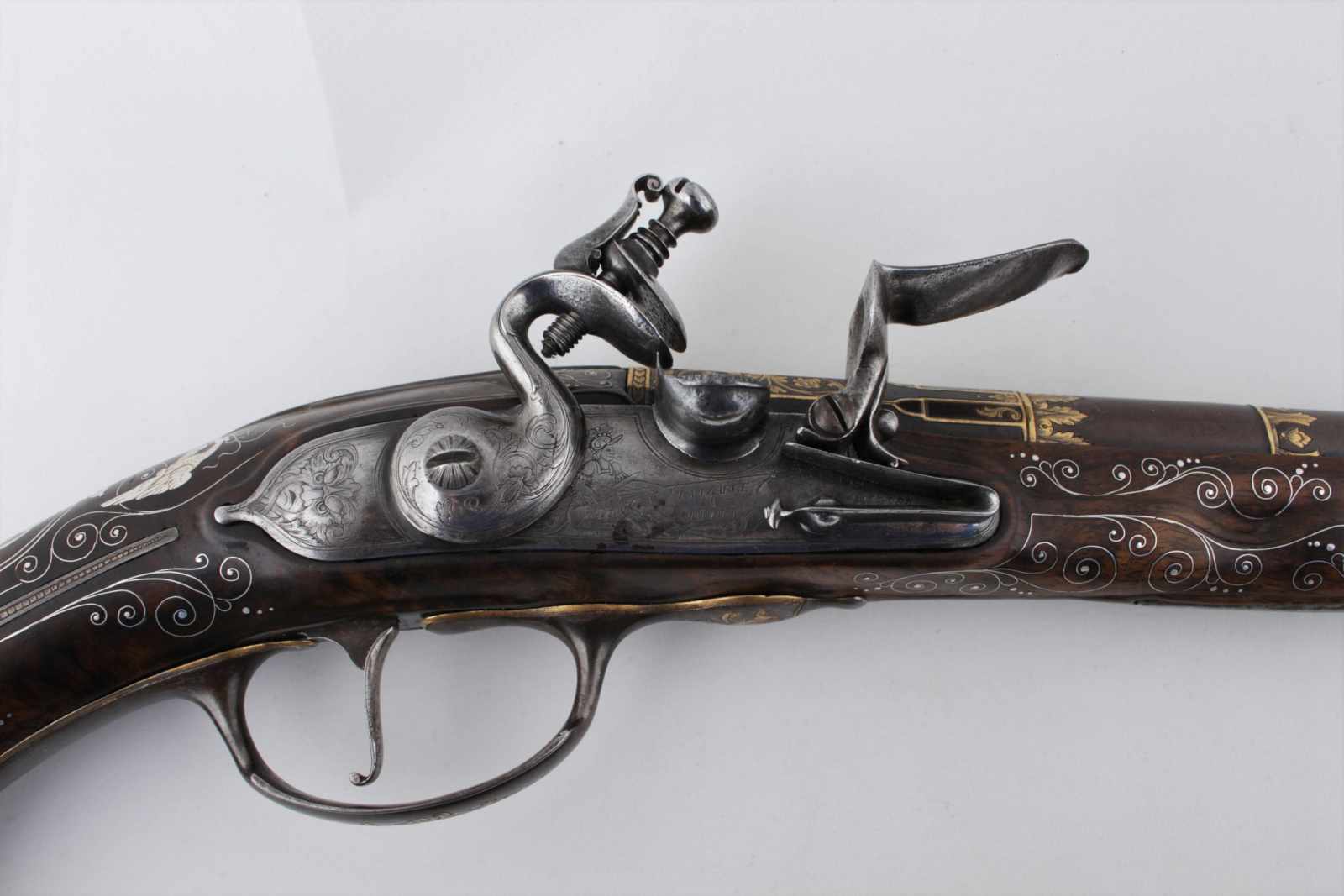 A pair of flintlock pistols La Marre A VIENNE Datace: circa 1680 An important and rare pair of - Image 5 of 17