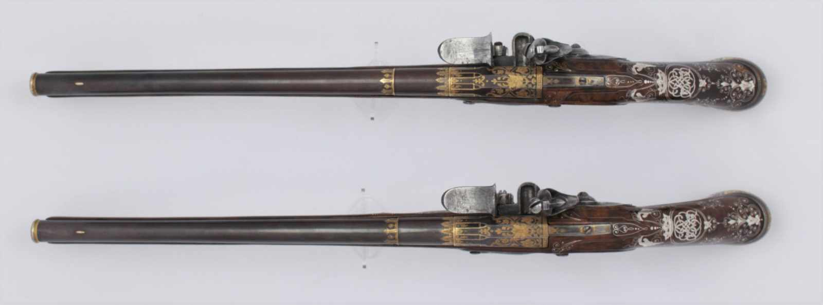 A pair of flintlock pistols La Marre A VIENNE Datace: circa 1680 An important and rare pair of - Image 12 of 17