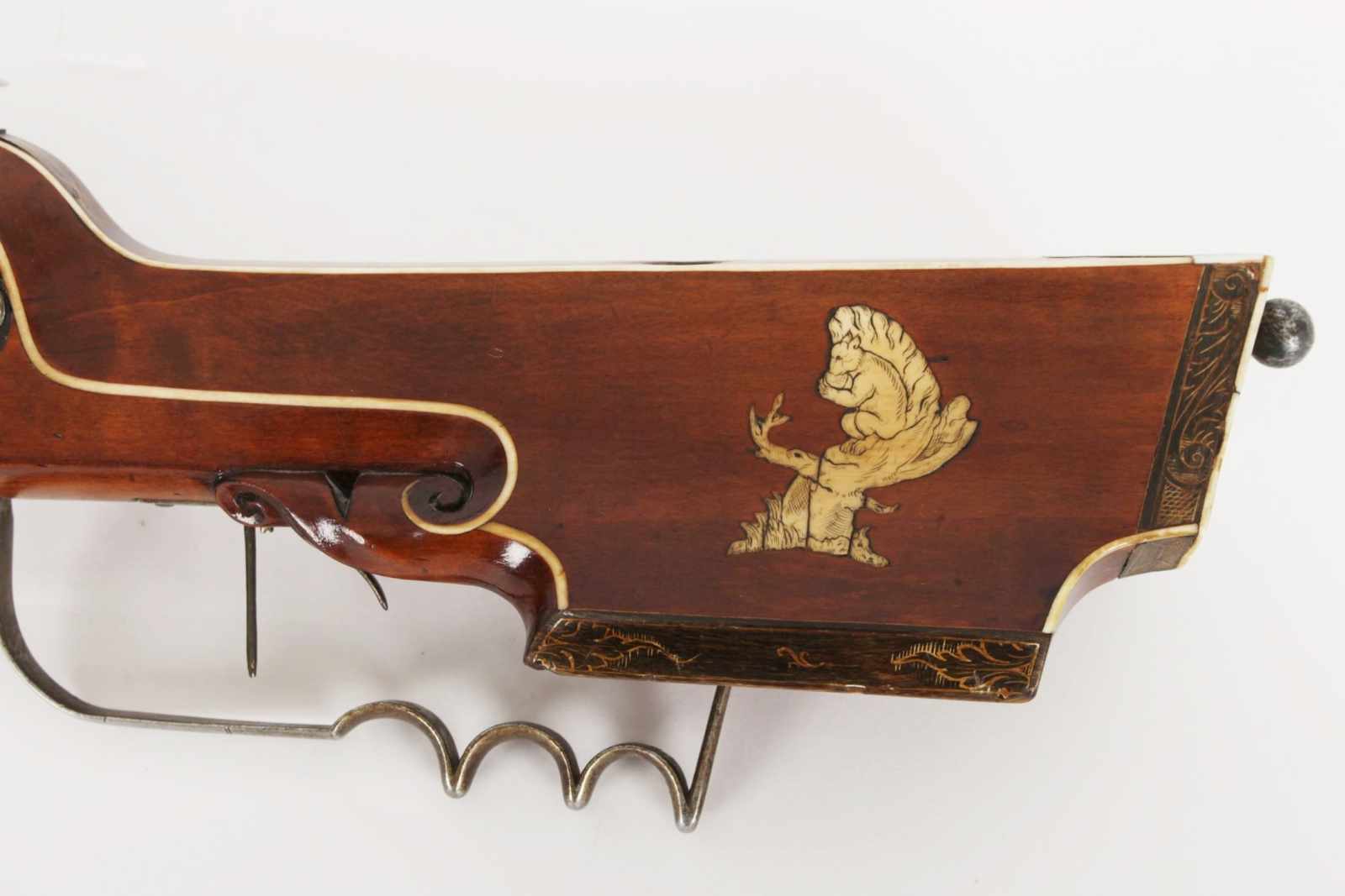 A fine Saxony wheellock rifle with bone inlaid decoration Germany, Dresden, circa 1610, master F F / - Image 10 of 12