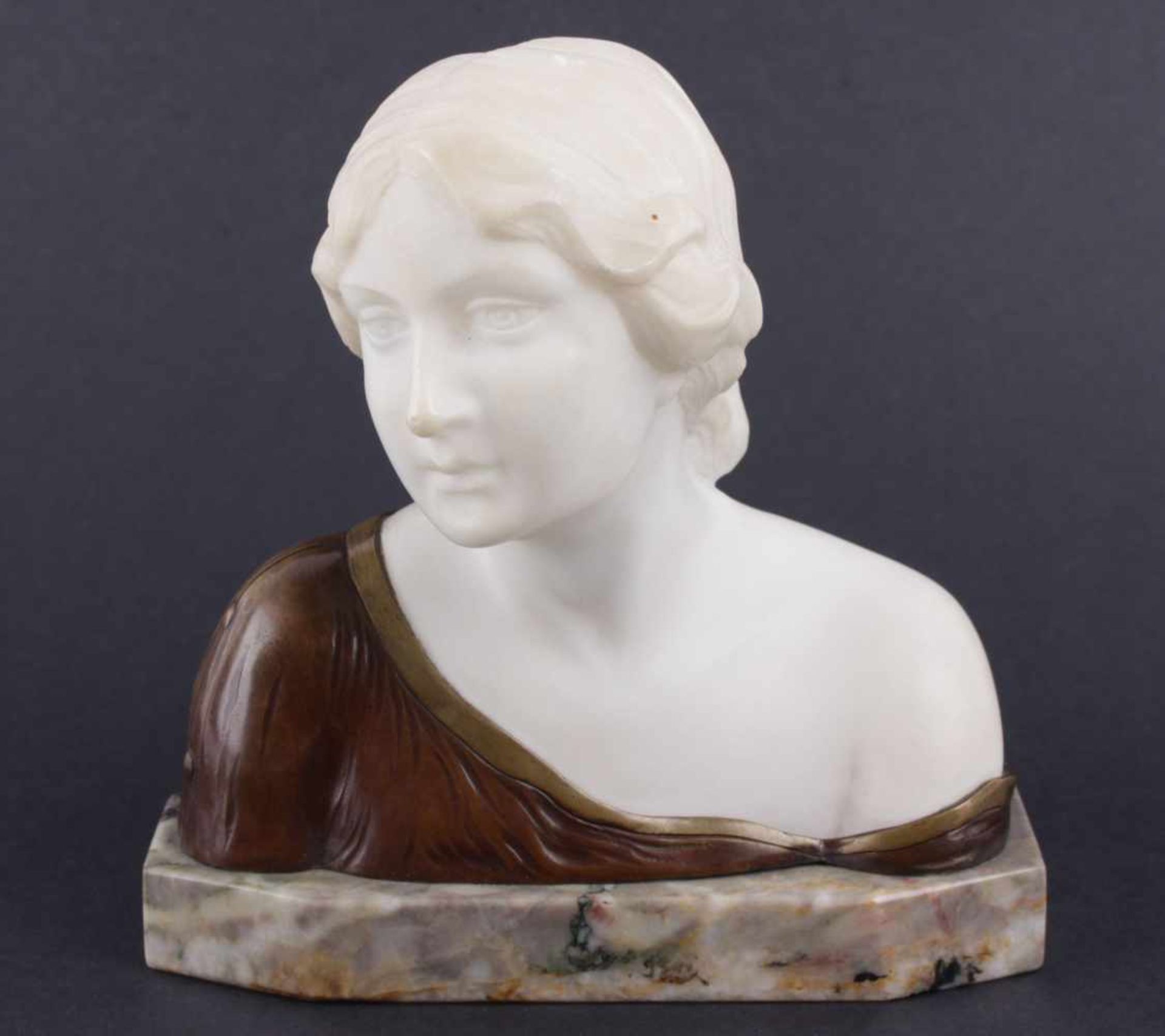 Kaesbach Rudolf (Germany, 1873 - 1955) Germany, 1st third of the 20th century, a young girl bust,