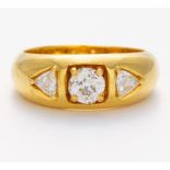 DIAMANT-RING. Deutschland, um 1990. 750/- Gelbgold, gestempelt, Gesamtgewicht: 12,5g. EU-RM: 65,5. 1