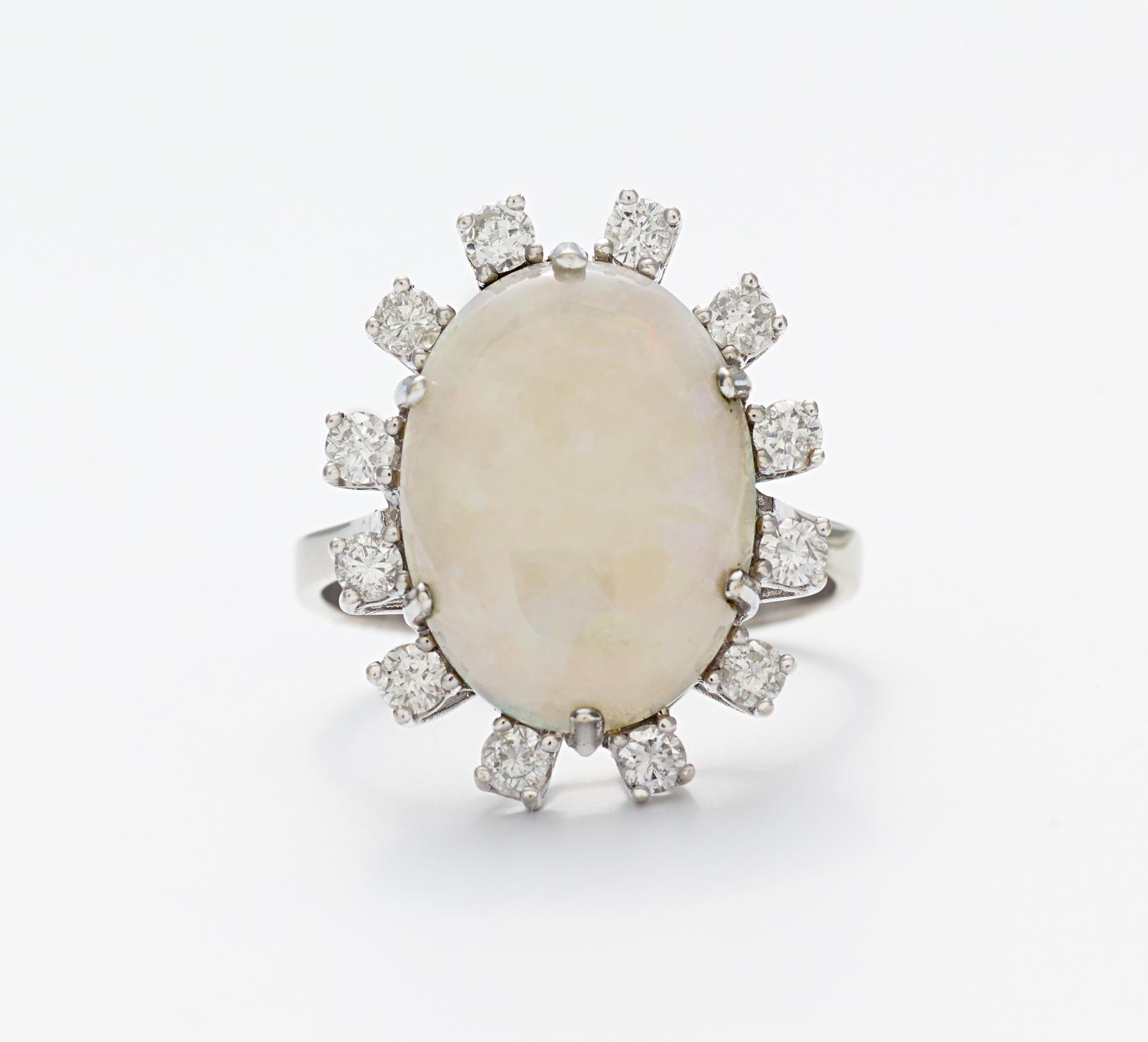 OPAL-DIAMANT-RING. Deutschland, um 1960. 750/- Weißgold, gestempelt, Gesamtgewicht: 5,5g. EU-RM: 54.