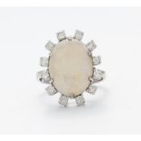 OPAL-DIAMANT-RING. Deutschland, um 1960. 750/- Weißgold, gestempelt, Gesamtgewicht: 5,5g. EU-RM: 54.