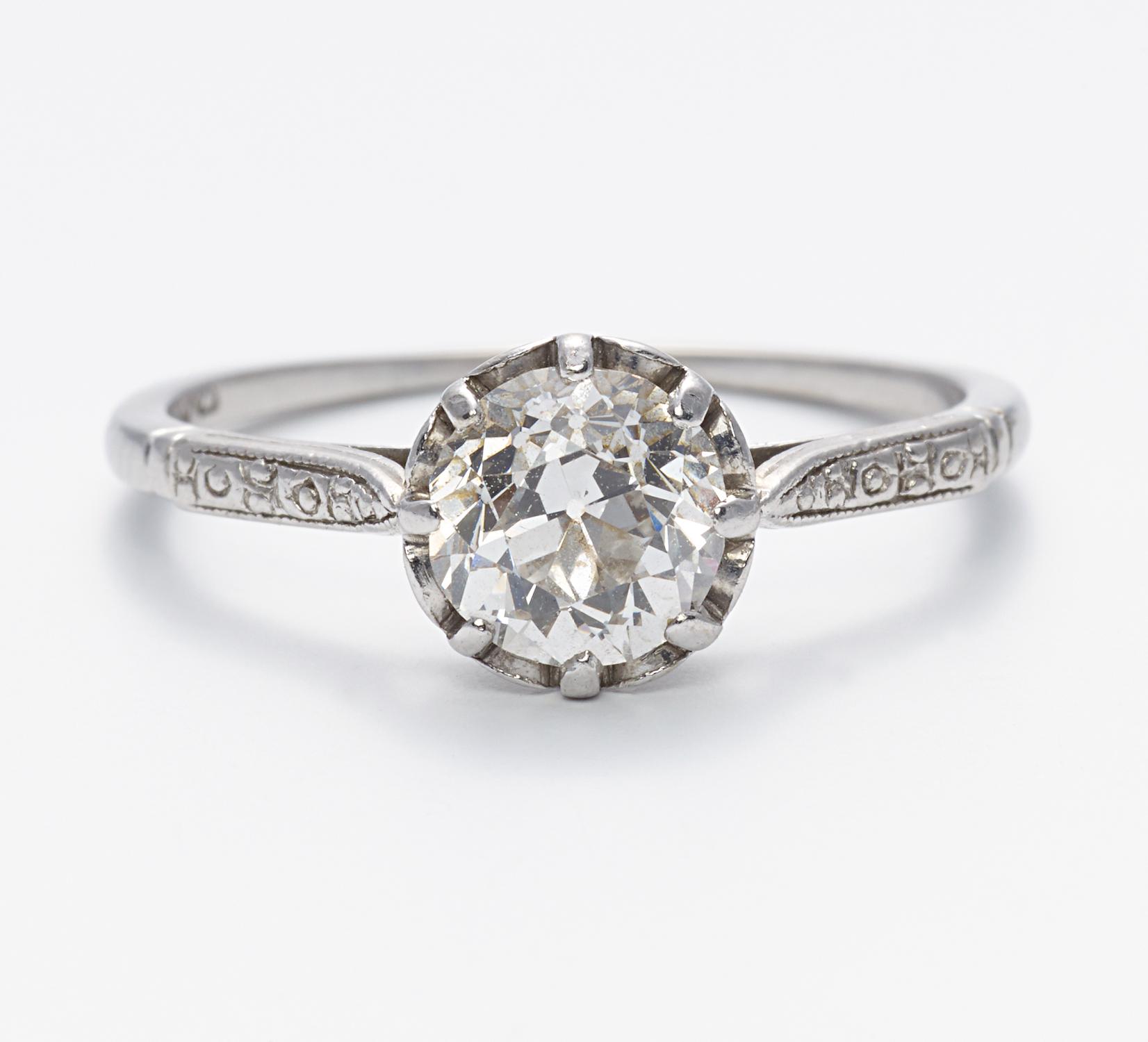 SOLITAIRE-RING. Wohl England, um 1930. Platin, gepunzt, Gesamtgewicht: 2,5g. EU-RM: 52. 1