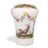 STOCKGRIFF MIT TIERDARSTELLUNGEN UND BLUMENFESTONS. Meissen. Ende 18. Jh. / Anfang 19. Jh.