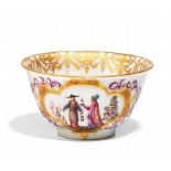 KOPPCHEN MIT CHINOISERIEN. Meissen. Um 1717- ca.1737. Porzellan, farbig und gold dekoriert. Auf