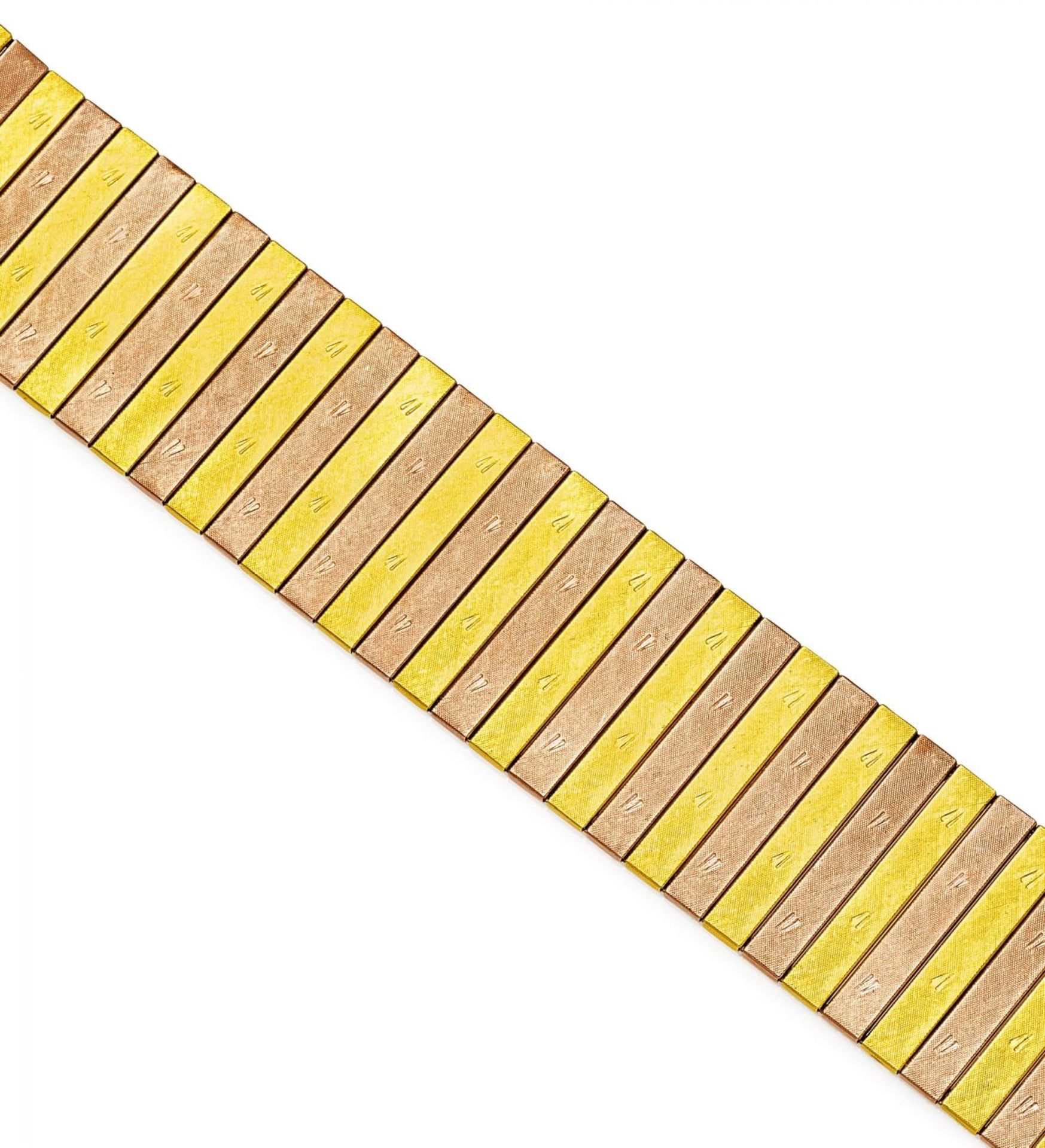 GOLD-ARMBAND. Deutschland, um 1970. 585/- Gelb-/Rotgold, Gesamtgewicht: 58,0g. L. 19,5cm. Rückseitig