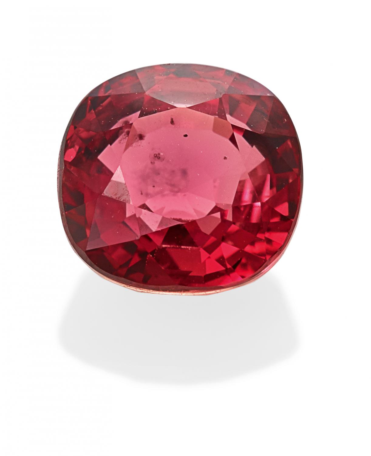 LOSER SAPHIR. 1 facettierter rot-orangefarbener Saphir ca. 3,2ct, behandelt. Erläuterungen zum