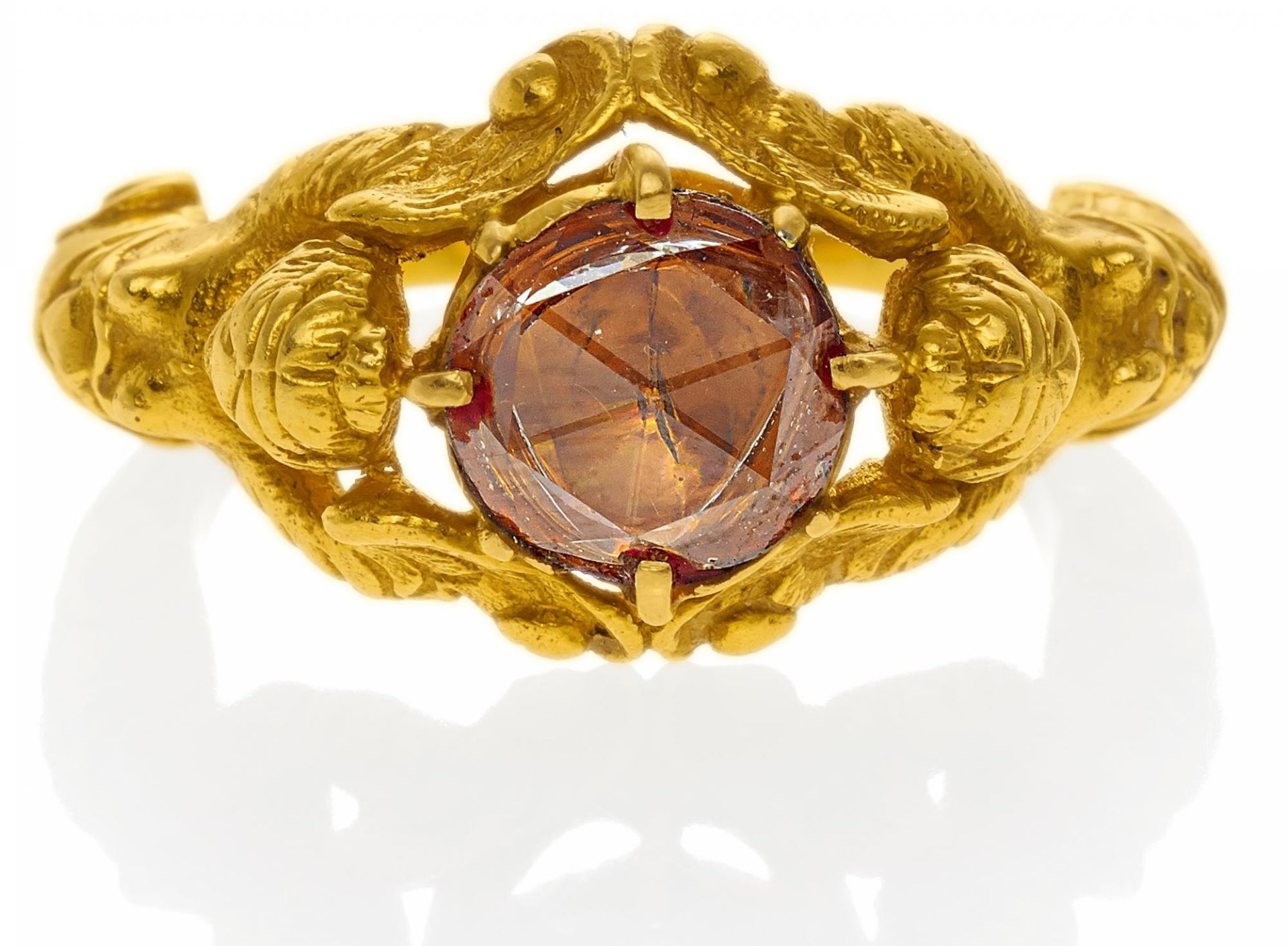 DIAMANT-RING. Wohl Frankreich, um 1900. 750/- Gelbgold, Gesamtgewicht: 7,4g. EU-RM: 50,5. 1 folierte